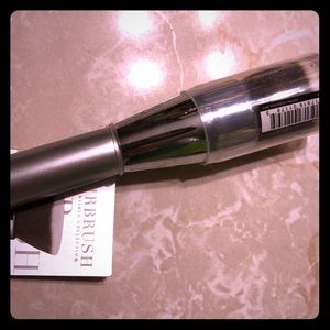 It cosmetics blurring foundation brush